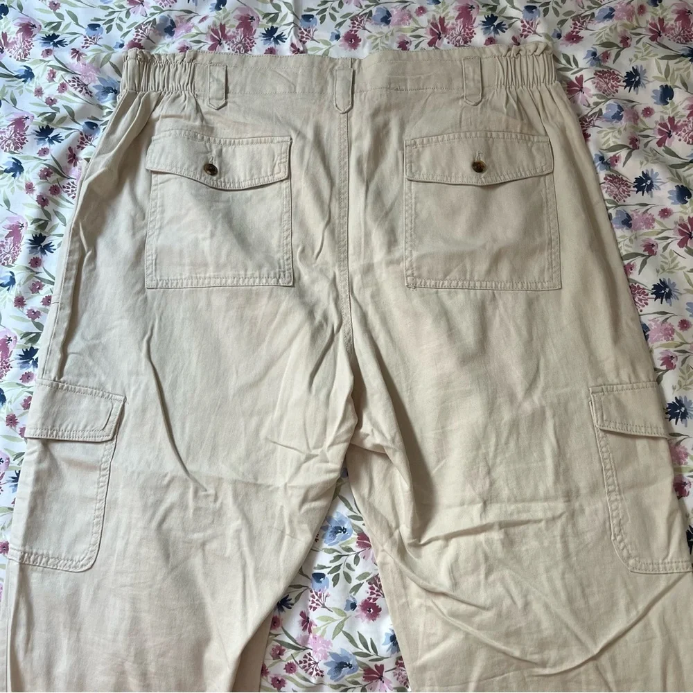 Old Navy Extra Wide Leg High Waisted Cargo Pants - Picture 3 of 5
